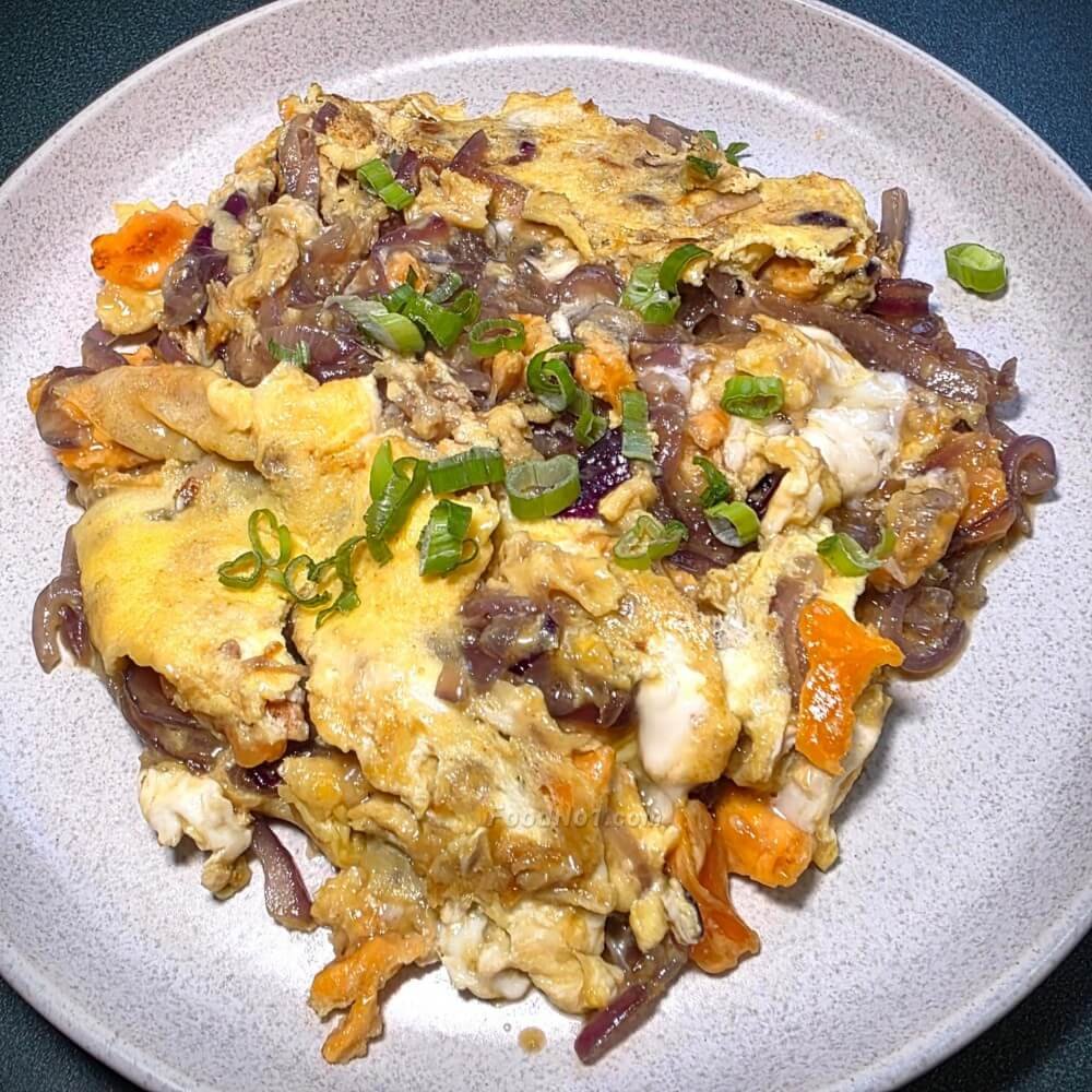 雙蛋炒紫洋蔥絲