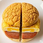 菠蘿包配炒蛋與餐肉