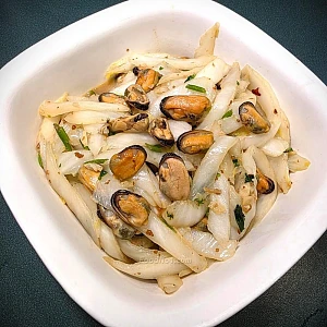 鑊氣醬爆 BB青口炒菜梗